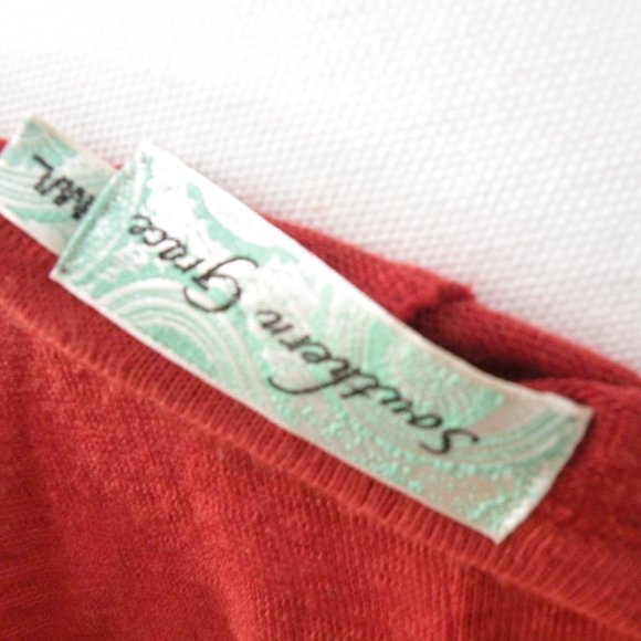 Southern Grace_M_used_red with writing "believe love faith hope"_long sleeve - Picture 6 of 6